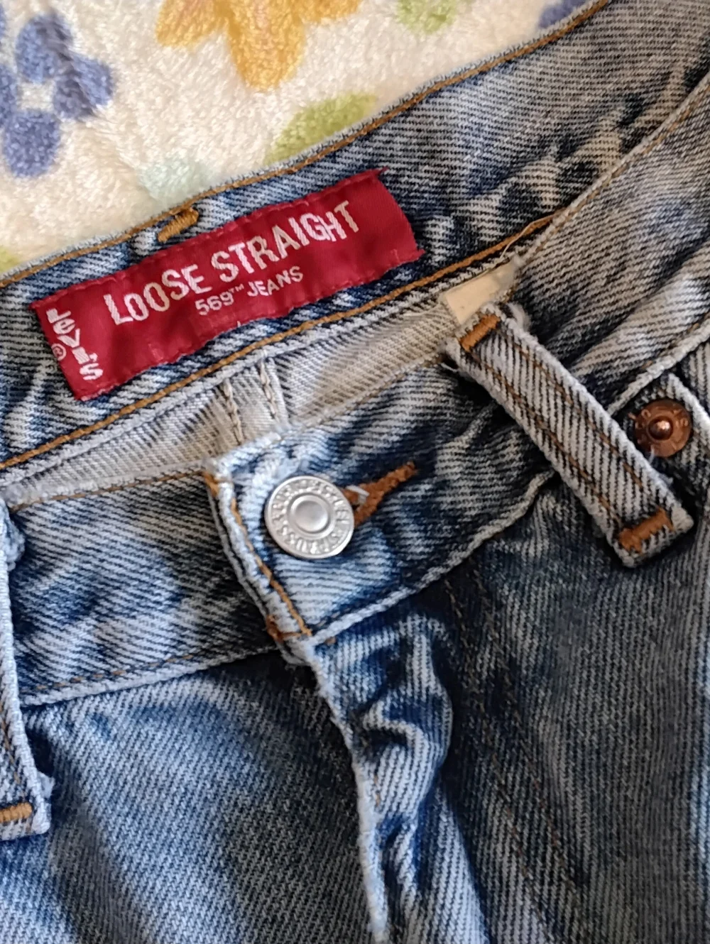 Vintage 1990s Levi's 569 men's size 32W 34L Distressed loose straight leg - Picture 4 of 5